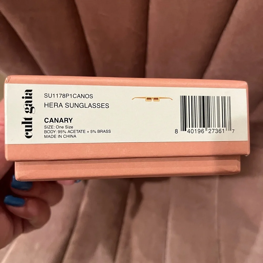 NWT Cult Gaia Hera Rectangle Sunglasses Canary Yellow